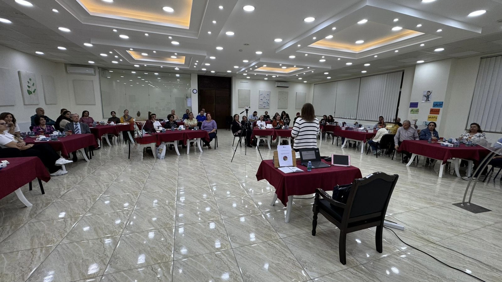 كيف نتعامل مع أفراد العائلة البعيدين عن الله